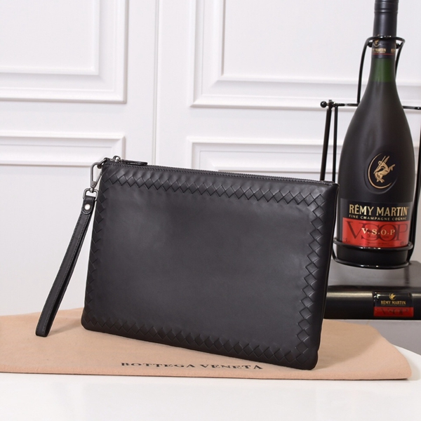 ボッテガヴェネタバッグ背面デザイン